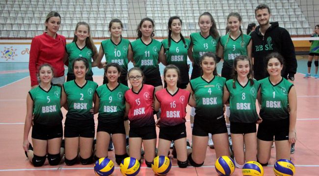 Bornova Belediyespor voleybolda hızlı başladı