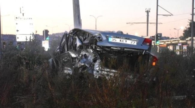 Balçova da aşırı hız can aldı 2 ölü