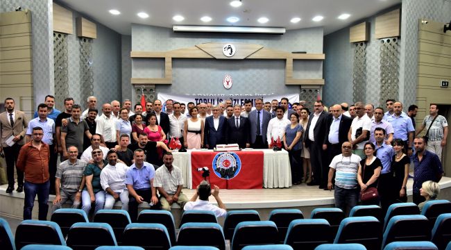 Bornova Belediyesi'nin İZBAŞ şirketinde sözleşme sevinci