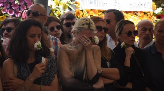 İzmir'i yasa boğdu... Gözyaşları arasında toprağa verildi!
