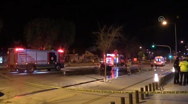 İzmir'de otomobil takla atıp alev aldı: 2 ölü, 1 yaralı