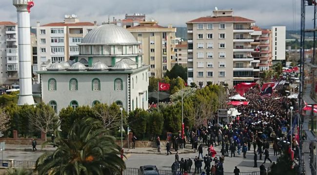 İzmir şehidine ağlıyor