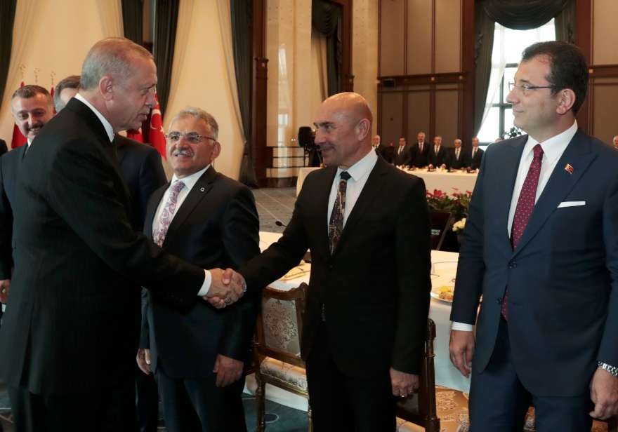 AKP'den Büyükşehir Belediyelerine bir darbe daha! Önemli yetki ilçe belediyelerine verildi