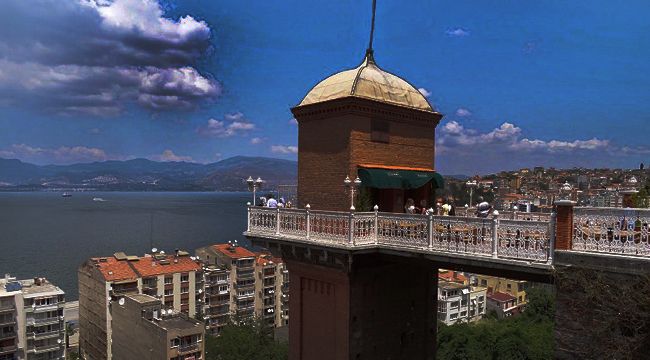 'Tarihi Asansör' sokağında "Yürüyen merdiven" pankartı!