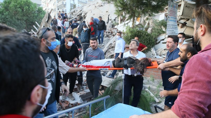 İzmir Bayraklı'da depremin ardından yaralılar böyle kurtarıldı