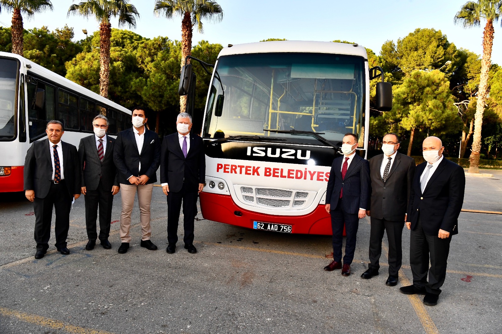 İzmir Büyükşehir Belediyesi'nden 9 ilçeye otobüs hibesi 