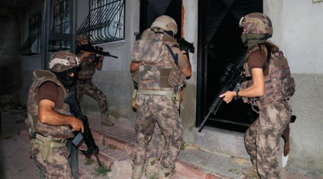 İzmir'le birlikte 17 il 39 adrese 'Çocuk pornosu’ operasyonu: 22 kişi yakalandı!