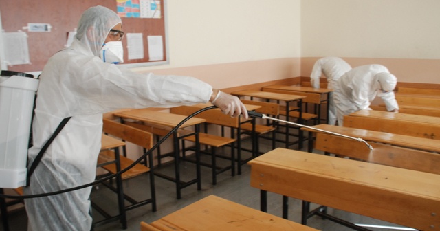 Valilikten kritik açıklama: 2 öğretmen ve 3 öğrenci koronavirüse yakalandı!