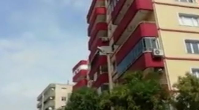 Bayraklı'da bir apartmanda büyük panik: Temelinden...
