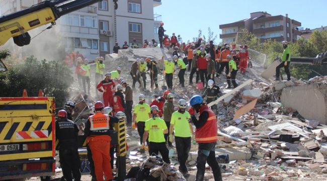 İzmir'deki taraftar grupları: Çadır ve standlarımızı enkaz bölgesinden çıkartmaya çalışanlara taviz vermeyeceğiz