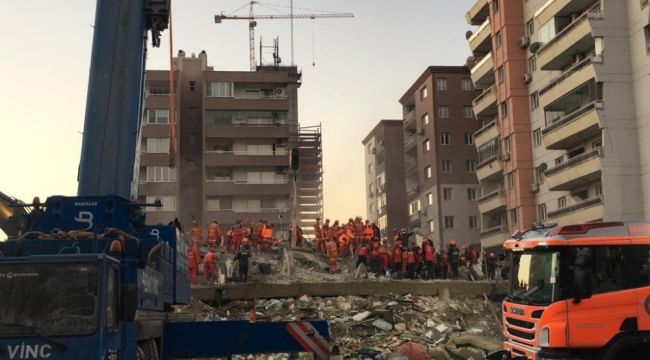 Rıza Bey Apartmanı enkazından şu ana kadar 17 kişi cansız olarak çıkartıldı