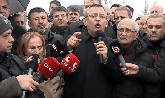 CHP lideri Özel, Kamer Genç'in 8'inci ölüm yıldönümünde mezarı başında konuştu: