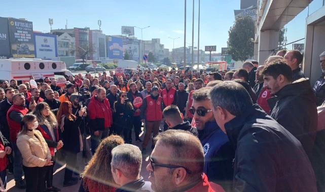 Karabağlar Belediye önünde işçilerden eylem! Selvitopu’na ek protokol çağrısı