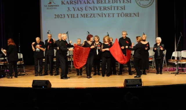 Karşıyaka 3. Yaş Üniversitesi’nde mezuniyet coşkusu 