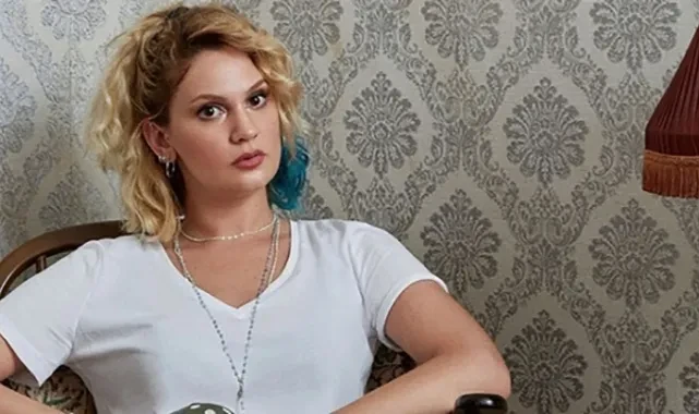 Kendisine "Çirkin ve iğrençsin" diyen takipçisini ifşa etti: Farah Zeynep Abdullah'tan bomba hamle