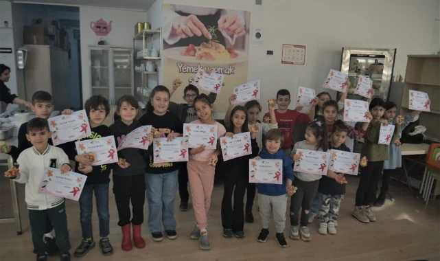Minikler mutfakta eğlenerek öğrendi