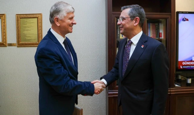 Özgür Özel, Hakan Tahmaz’ı CHP Genel Merkezi’nde ağırladı