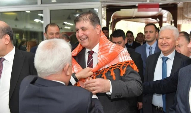 CHP adayı Tugay, İzmir’de yaşayan Manisalılar’dan katıksız destek istedi