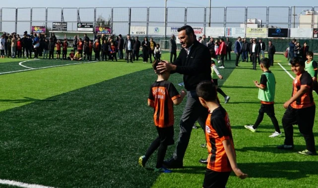 CHP Belediye Başkan Adayı Onur Emrah Yıldız: “Ruhlar amatör ama hepsi birer yıldız!”