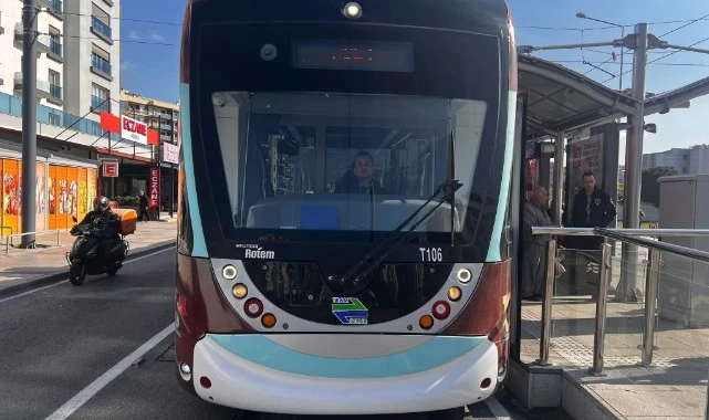 Çiğli Tramvayı “Kırmızı” ve “Mavi” hatla İzmirlilerin hizmetinde