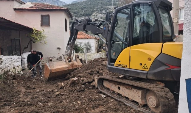 Karaburun Cumhuriyet Caddesi atık su hattına kavuştu