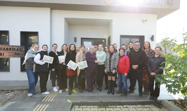 Kursiyerler Sertifikalarını Filiz Başkan’ın Elinden Aldı