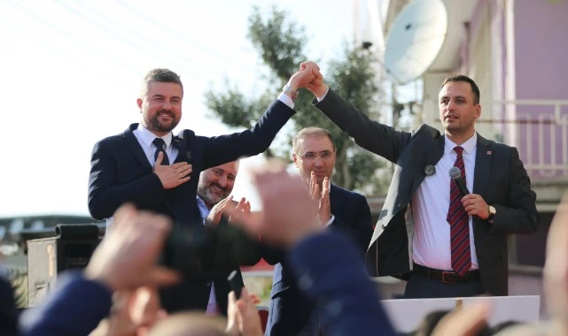 Buca'da miting gibi açılışlar