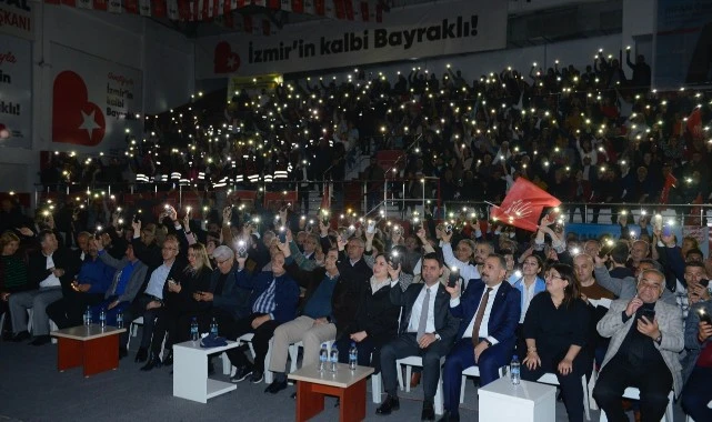 CHP Bayraklı örgütü tek yumruk!