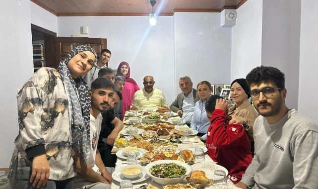 Günay Başkan Evde İftar Açtı