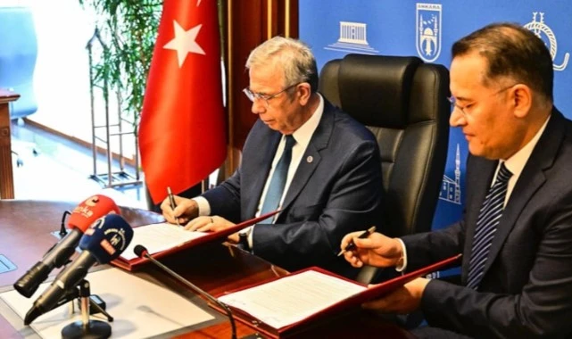 Şeffaflık taahhütnamesine ilk imza yine Mansur Yavaş'tan