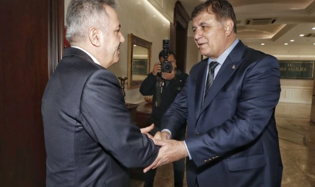 Başkan Cemil Tugay'dan İzmir Valisi Elban'a ziyaret