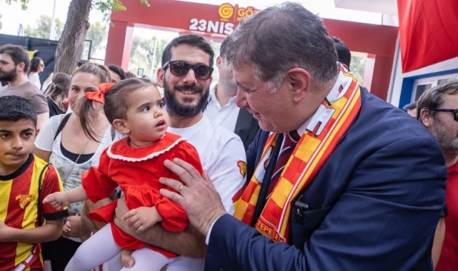 Başkan Cemil Tugay Göztepe’nin 23 Nisan programına katıldı