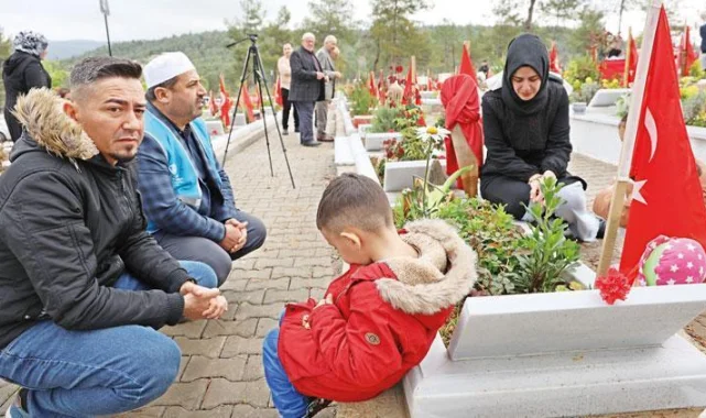 Deprem illerinde hüzün vardı