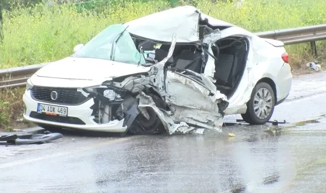 İstanbul'da korkunç kaza: Kamyon resmen otomobili biçti