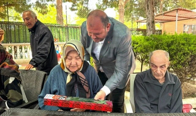 Başkan Çiçek Anneleri Unutmadı