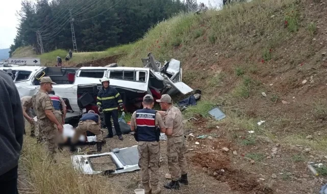 Beton mikseri yolcu minibüsünü biçti! İlk belirlemelere göre 8 kişi hayatını kaybetti