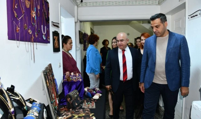 Çiğlili Kadın Kursiyerlerin El Emeği Ürünleri Görücüye Çıktı