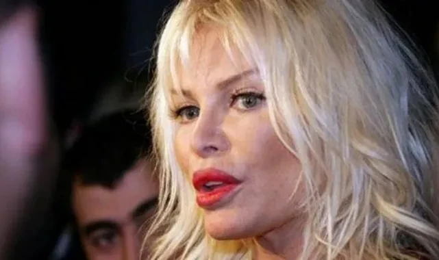 Göğüslerini küçültüp dikleştirdi: Ajda Pekkan'dan konser için büyük hazırlık
