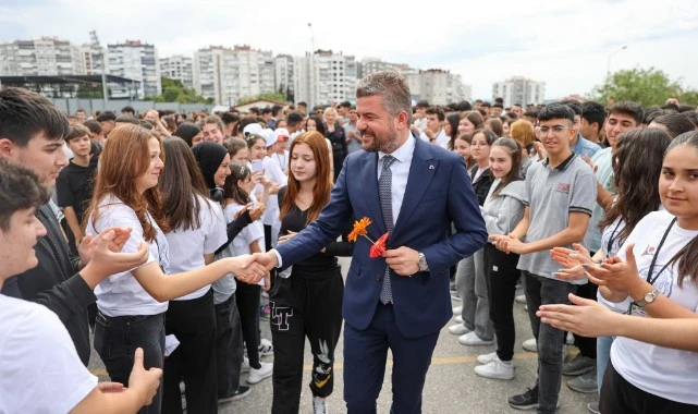 Mezun olduğu lisede Başkan Duman’a coşkulu karşılama