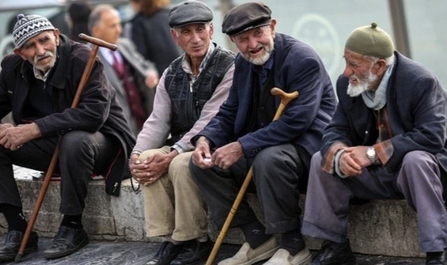 Efes Selçuk'tan Türkiye'te örnek çalışma: Emekli Efeslim Kart! 