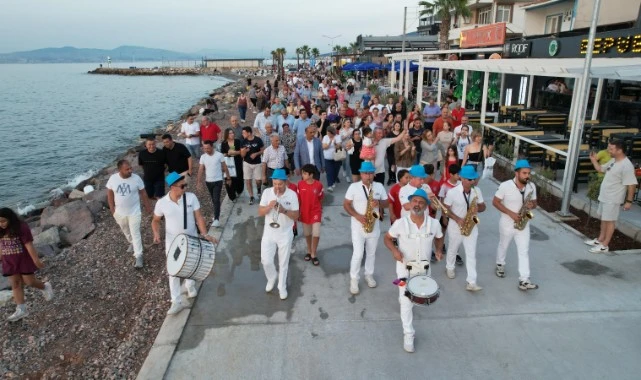 Güzelbahçe Gece Pazarı’na coşkulu açılış