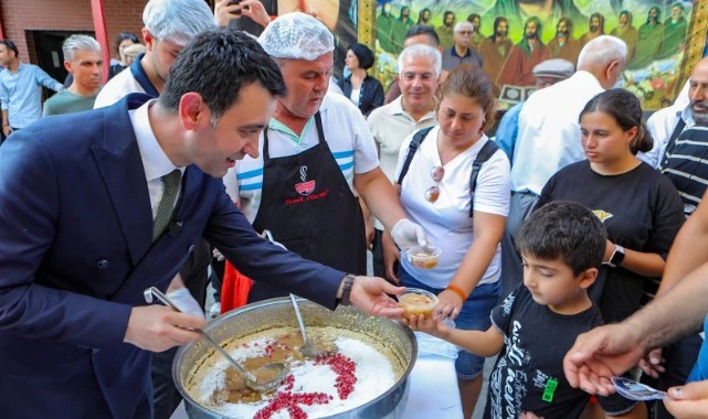 Bayraklı'da aşure bereketi