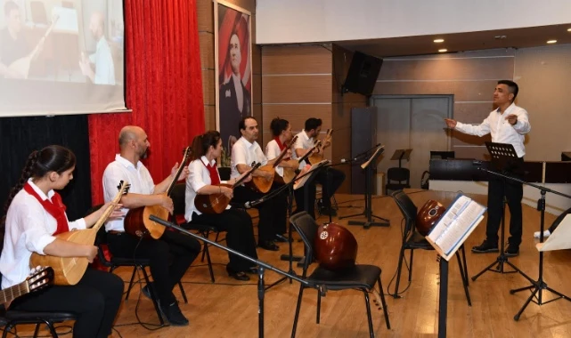 Çiğli Belediyesi Bağlama Kursiyerlerinden Eşsiz Konser 