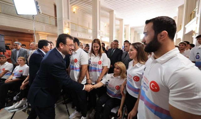 İmamoğlu, Türkiye'yi olimpiyatlarda temsil edecek sporcuları tanıttı