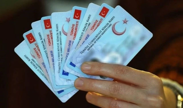 Kadınlar için soyadı düzenlemesi yargı paketinden çıkarıldı