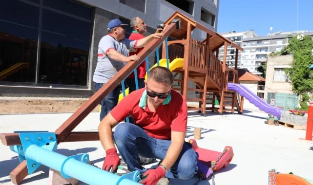 Karşıyaka’da parklar yenileniyor, yeşil doku güçleniyor   