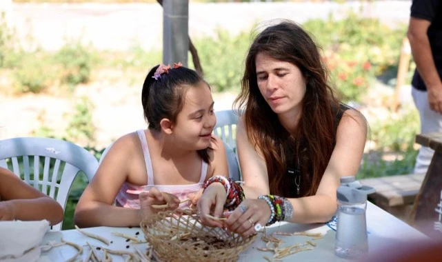 Başkan Denizli, Yerel Tohum Merkezi’nde Özel Gereksinimli Çocuk ve Gençler İle Tohum Ekti