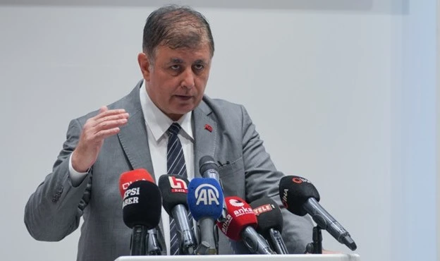 Bir ismi daha görevden aldı!