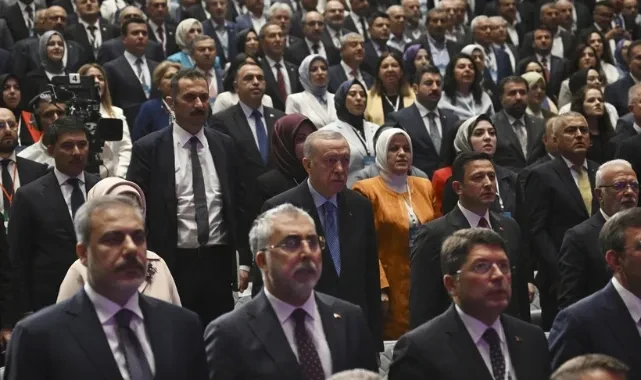 Erdoğan Rozetlerini Taktı : İşte AKP'ye Geçen Belediye Başkanları ve Milletvekilleri