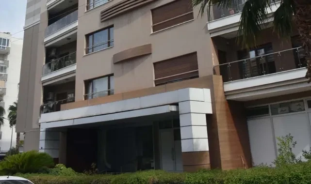 İzmir'de korkunç olay! Suç makinesi, eski sevgilisini kızının yanında katletti